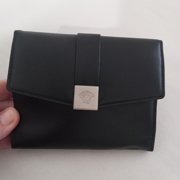 Gianni Versace Authentic Leather Unisex Tri-Fold Wallet in Black Portagfolio - Picture 2 of 12